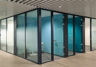 如何選擇合適自己的青島玻璃隔斷